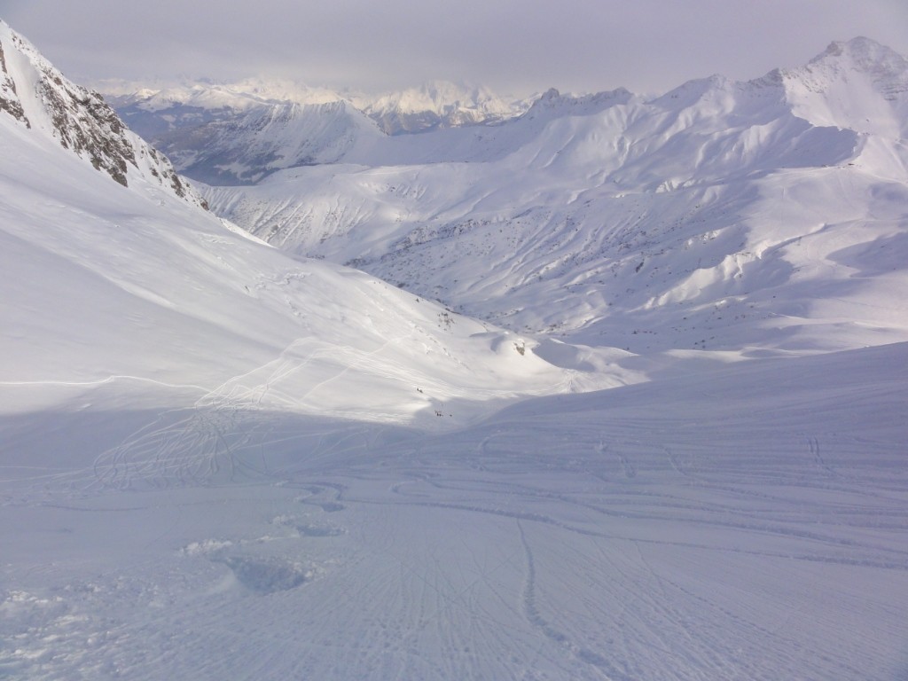 Descente de la Rave en direction de Celliers: grosse quantité de poudreuse, très légère.