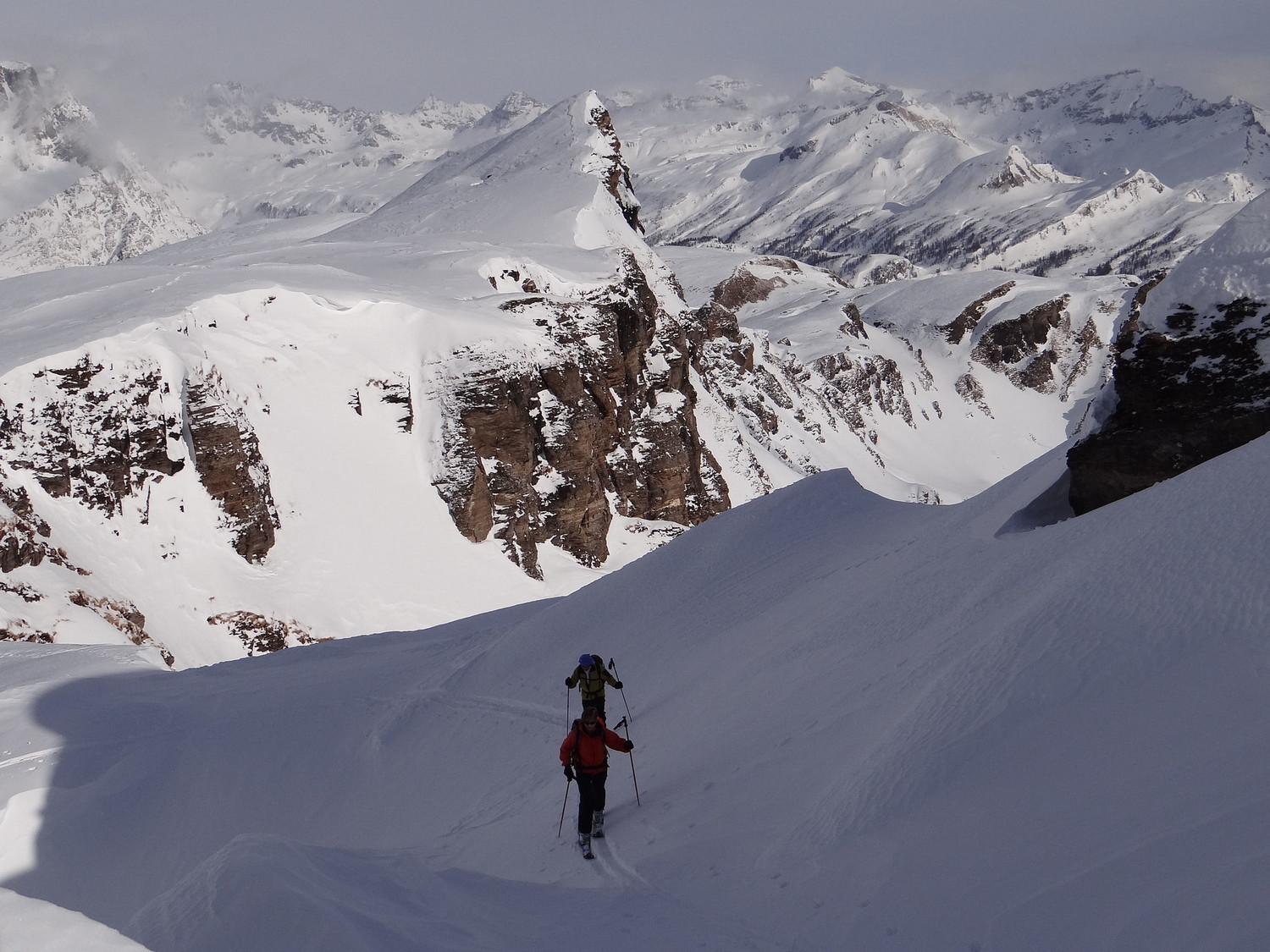 Arrivée à la punta Orogna (pointe coté 2426m en arrière plan)