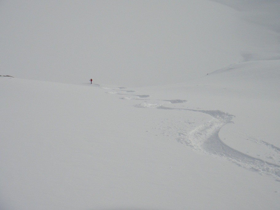 ottima neve prima del lago del monte