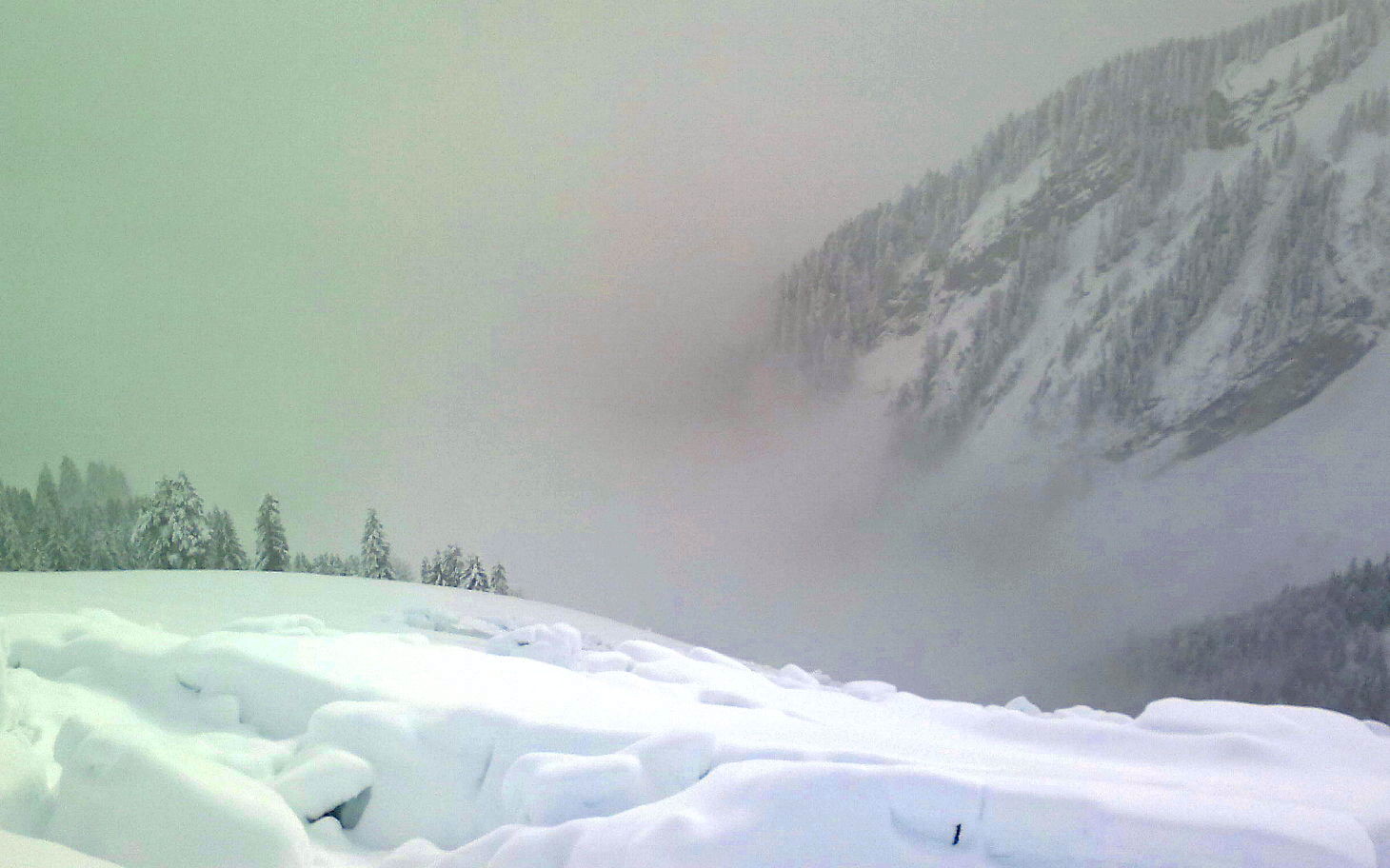 Le brouillard nous suit.
