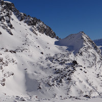 Pizzo Stange e Bocchetta Stange (versant W) donnant accès au long couloir NE