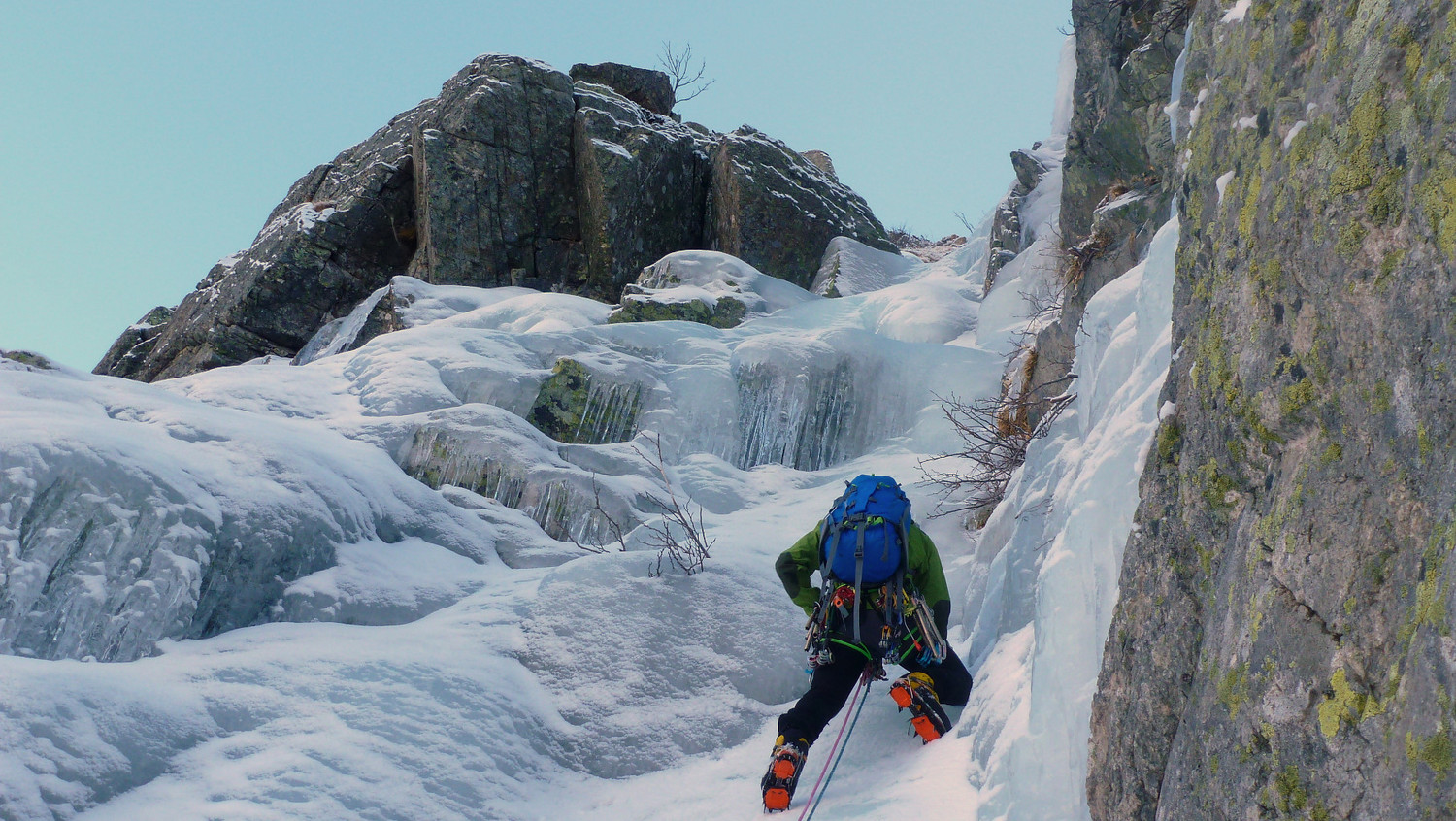 Une longueur pas trop dure de 60m dans le granit.