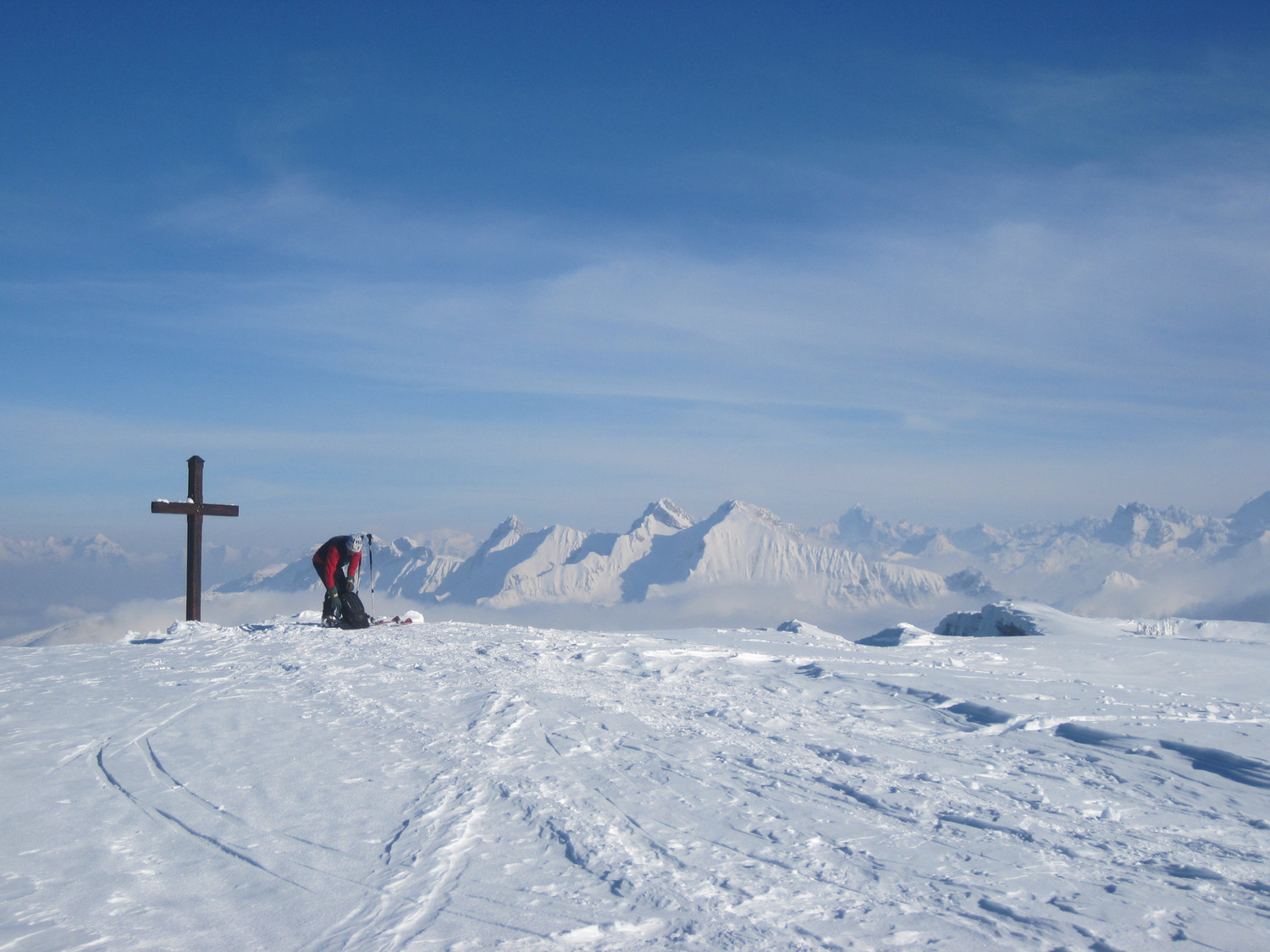 Le sommet et sa croix