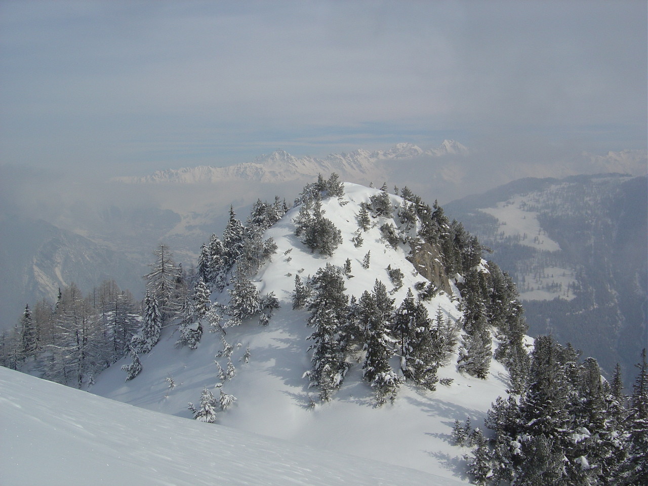 Le voici le Mont Regard, joie bosse que l'on regarde de haut.