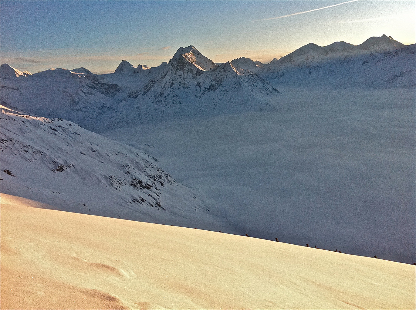 Mer du nuages sur Hérens vue depuis Prelet