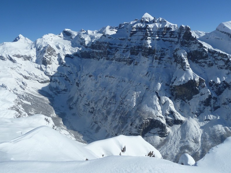 Au sommet, le Bout du Monde où il doit bien faire -30° ;-), et le maître Tenneverge