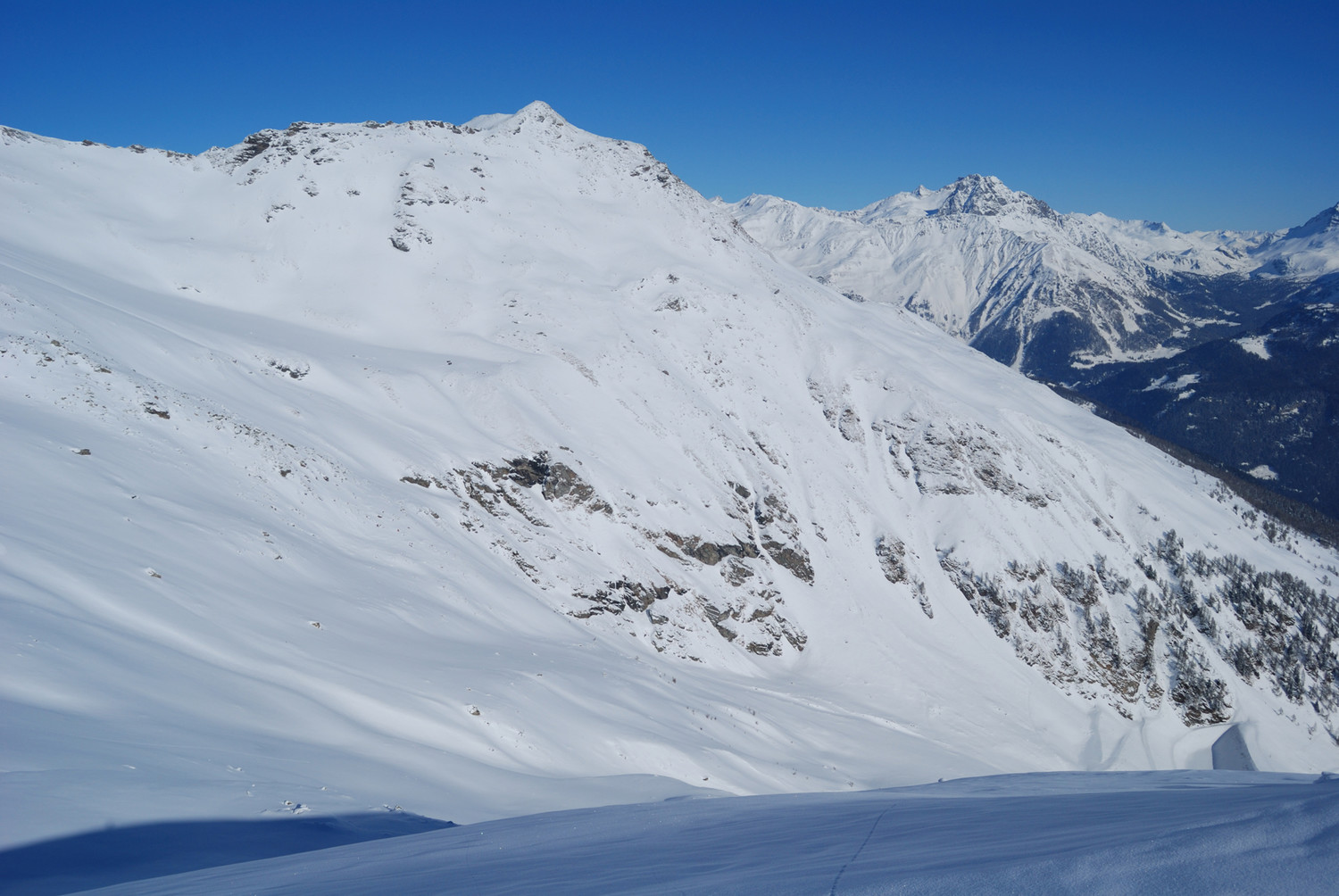Il versante S del Piz Curnasel 2808 m visto dalla Motta Rossa 2563 m