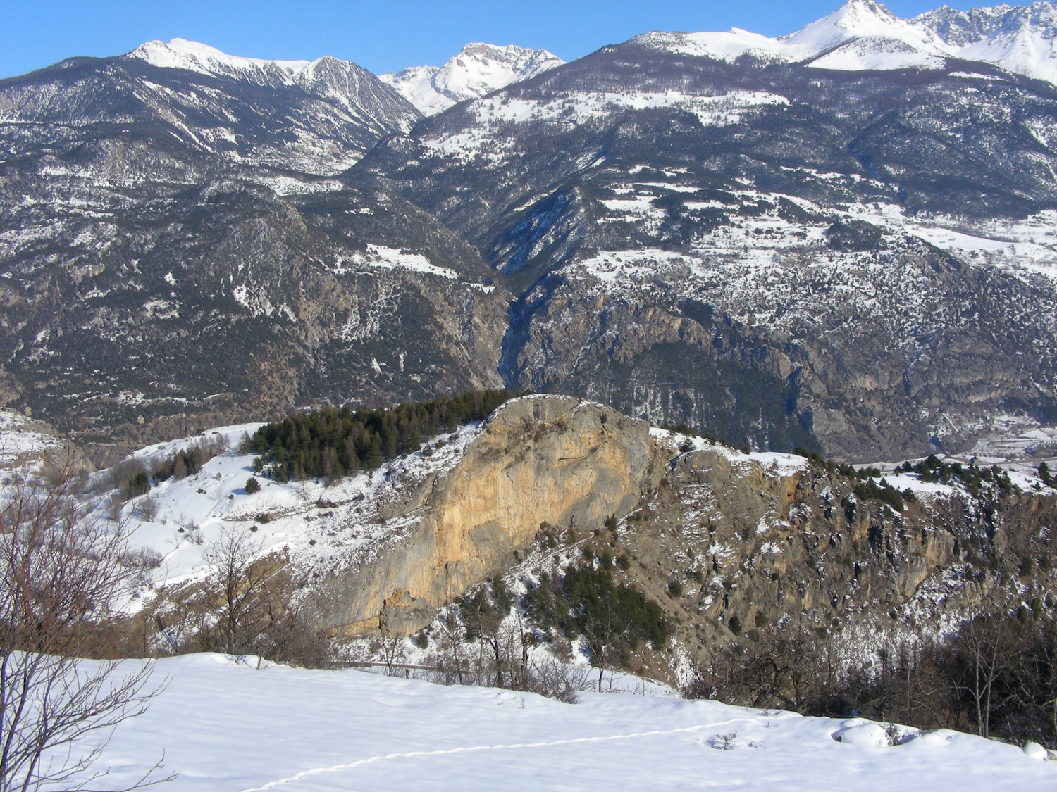 La falaise du Pouit, vue du Ponteil