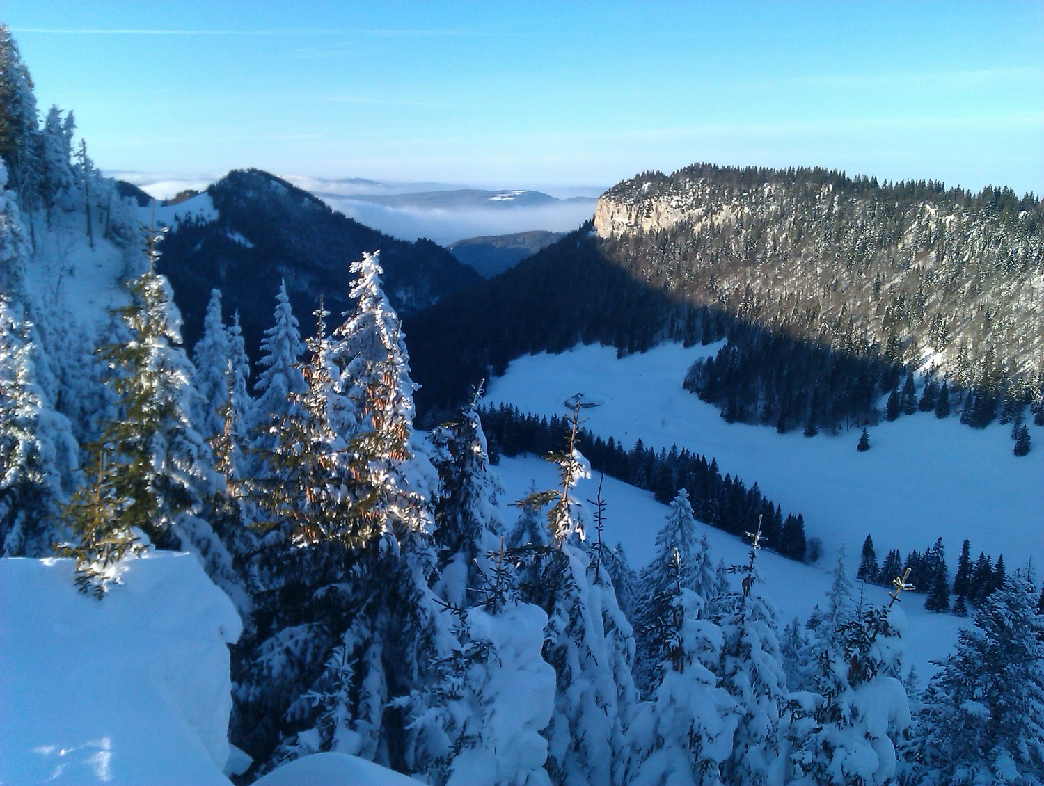 Vue sur le vallon de la Dénériaz