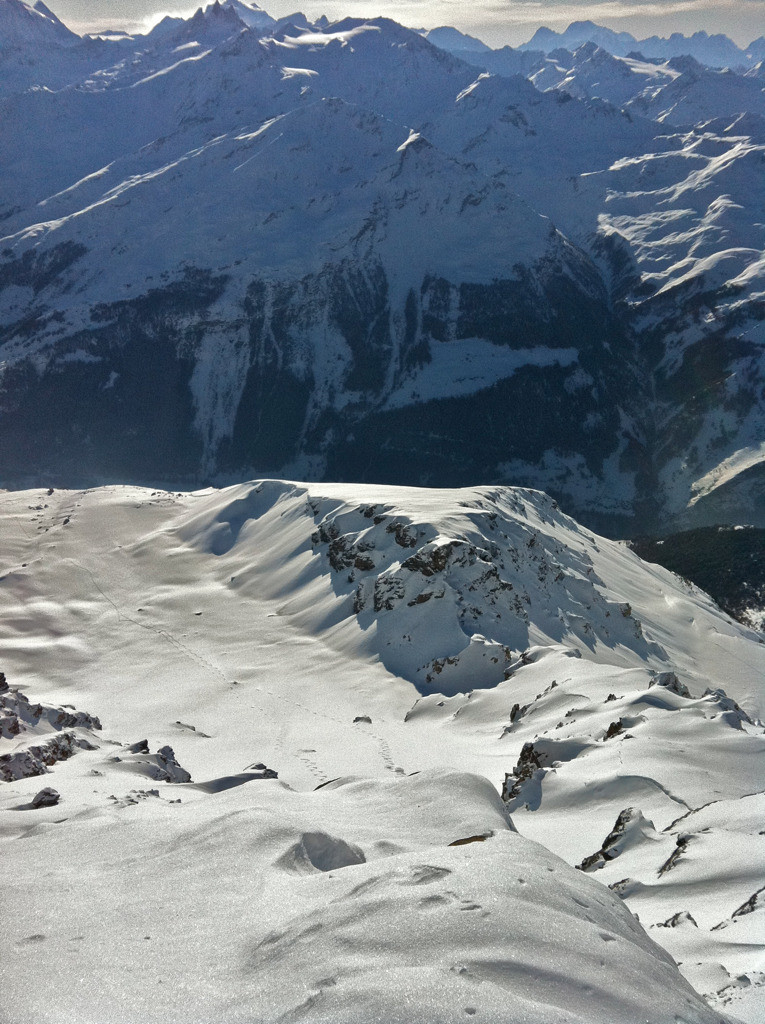 Vu sur les traces d'hier dans le Grand Couloir depuis le sommet, Sasseneire, fév 2012