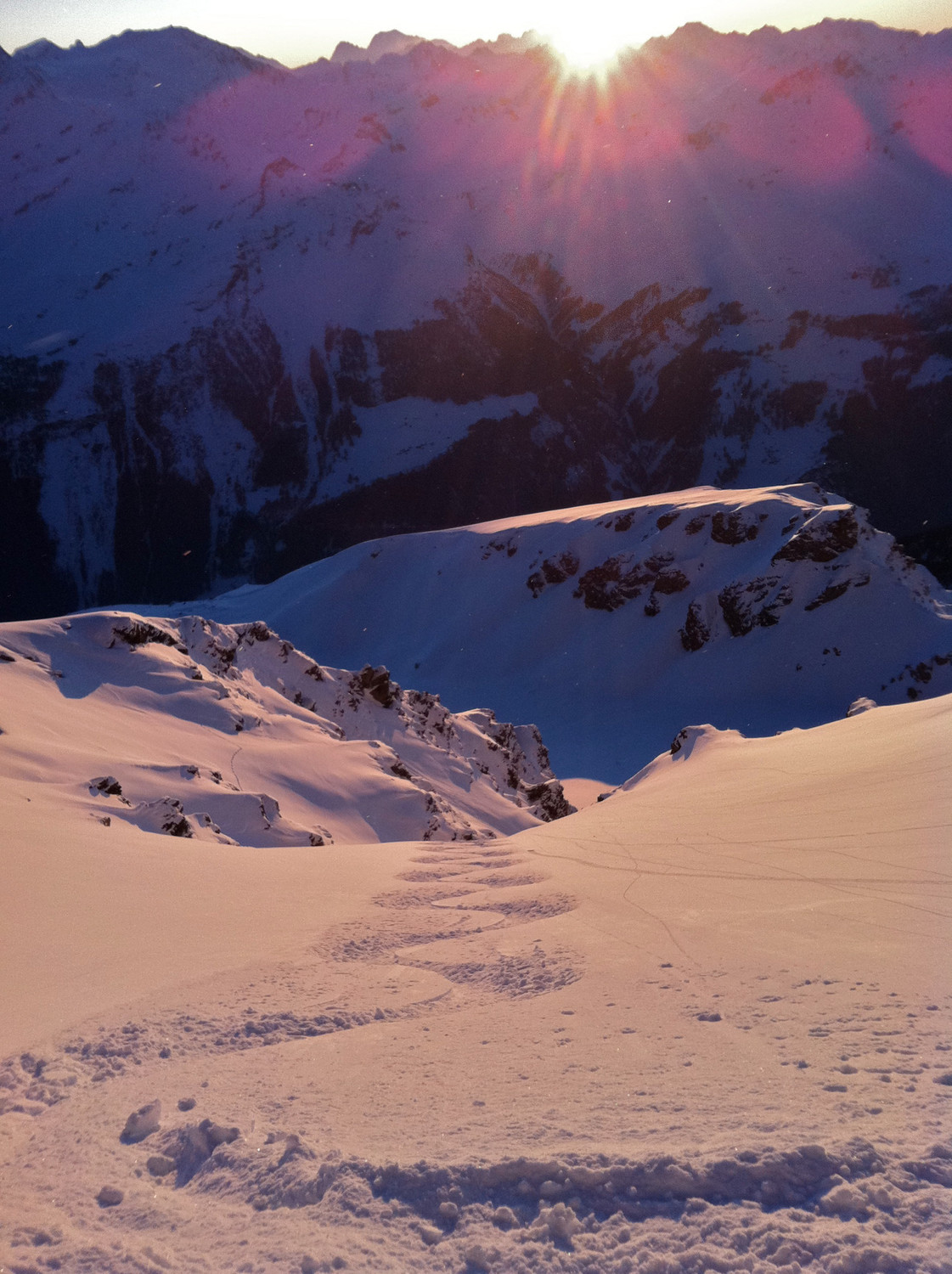 Deuxième run au soleil couchant, Sasseneire Couloir W, fév 2012