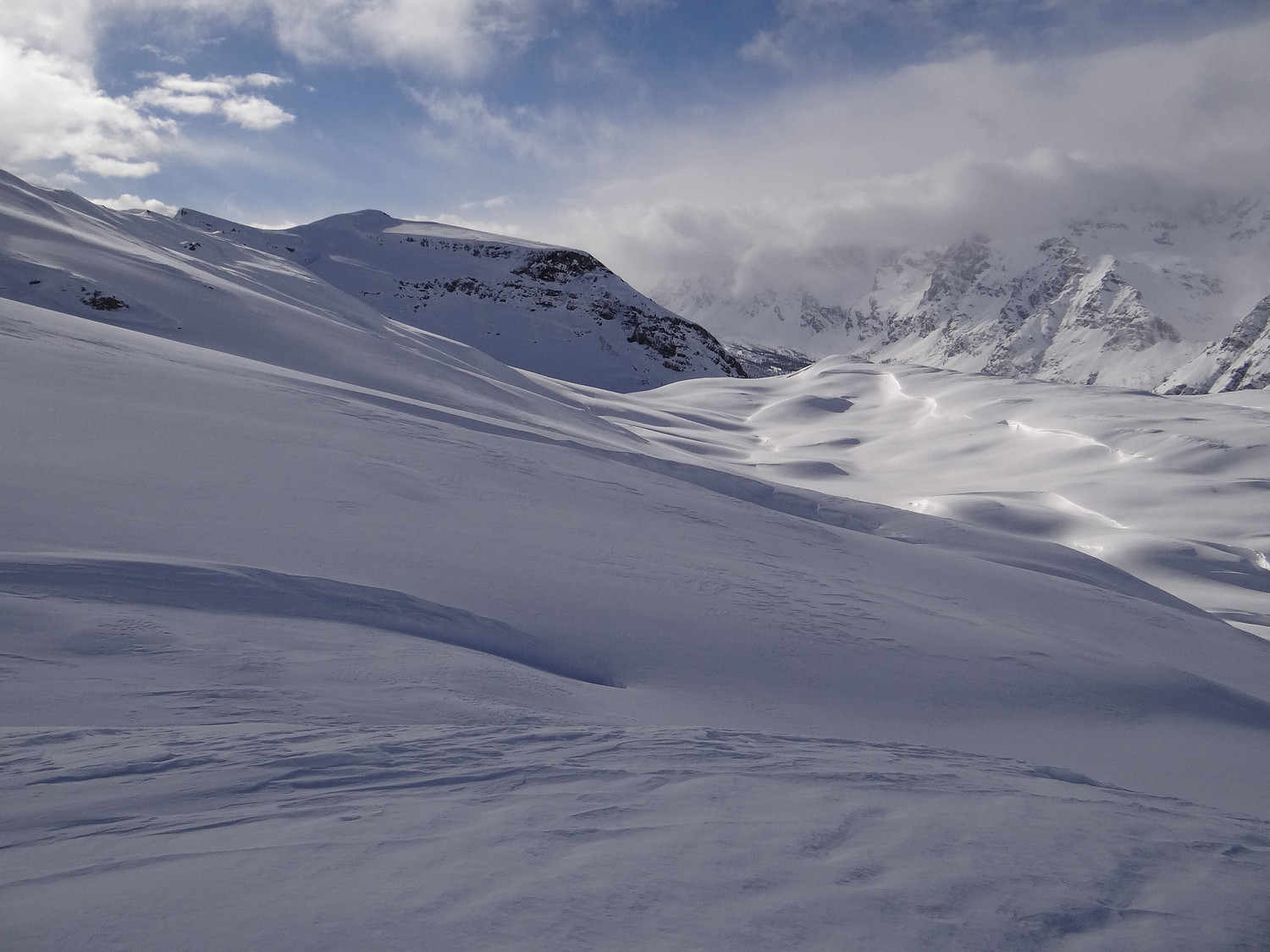 La traversée par le plateau supérieur en direction du mont Corbernas