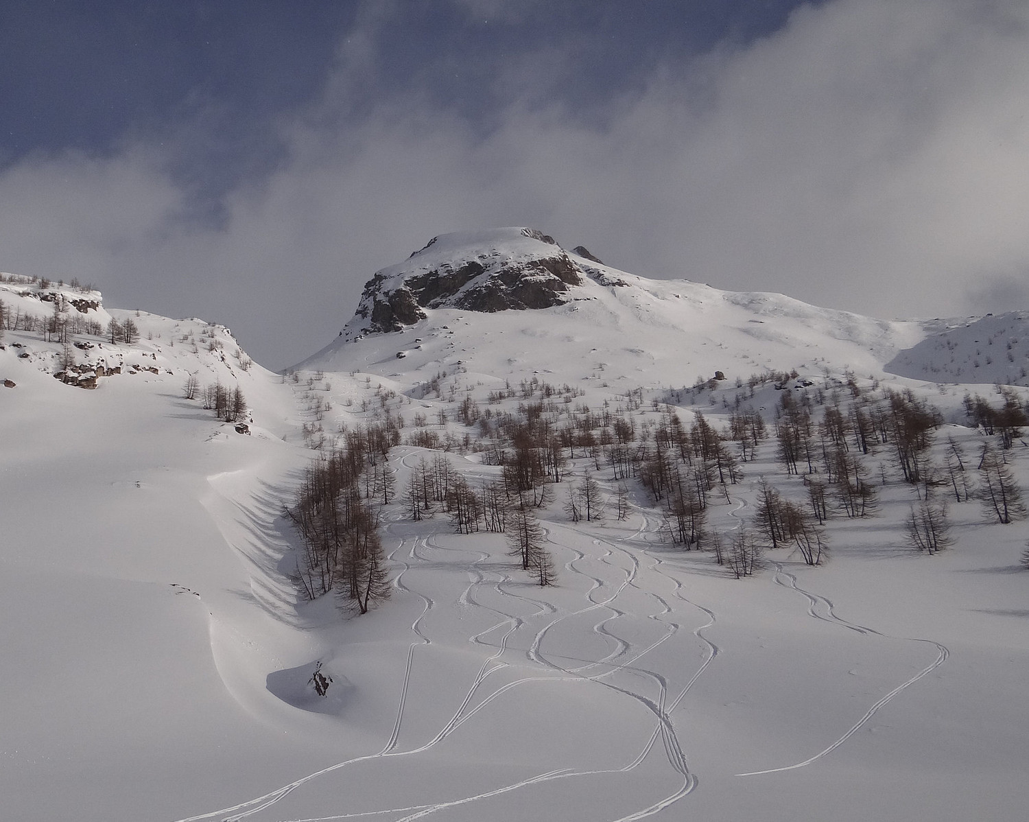 La combe NW de Corbernas poudreuse du haut en bas