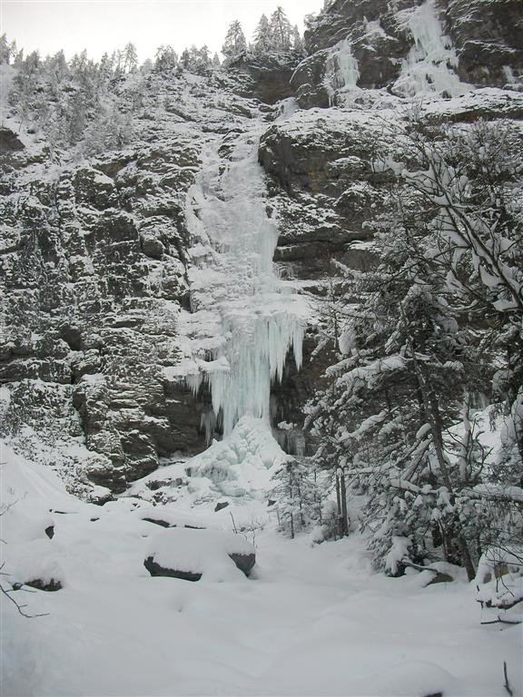 Cascade juste à droite de Ratenpissoir (Kandersteg).