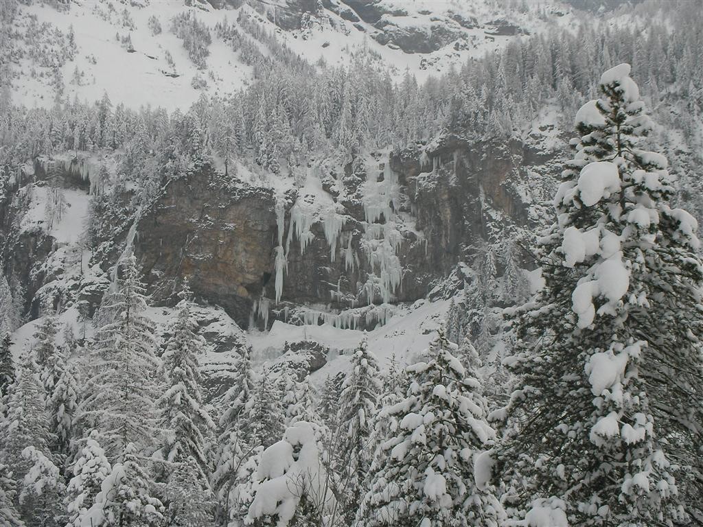 Vue du haut du secteur de droite d'Oeschinwald : Reise (Kandersteg)