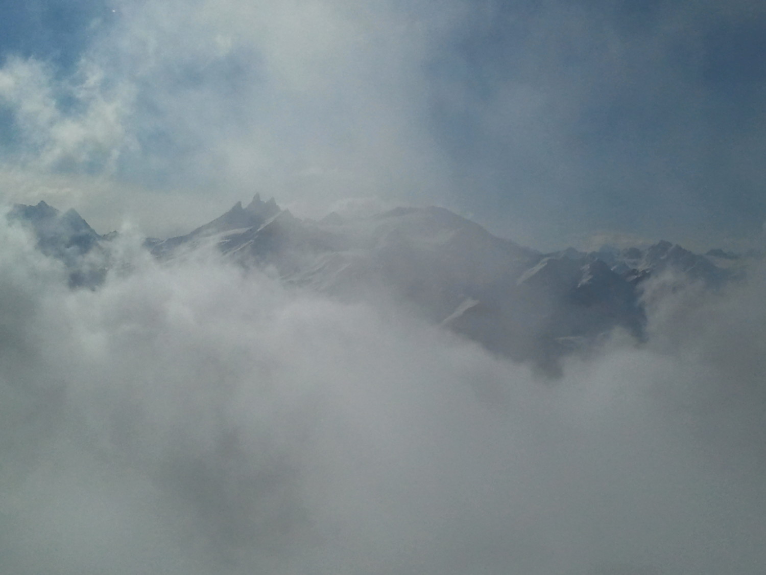 Le brouillard joue à cache-cache!!!!!!