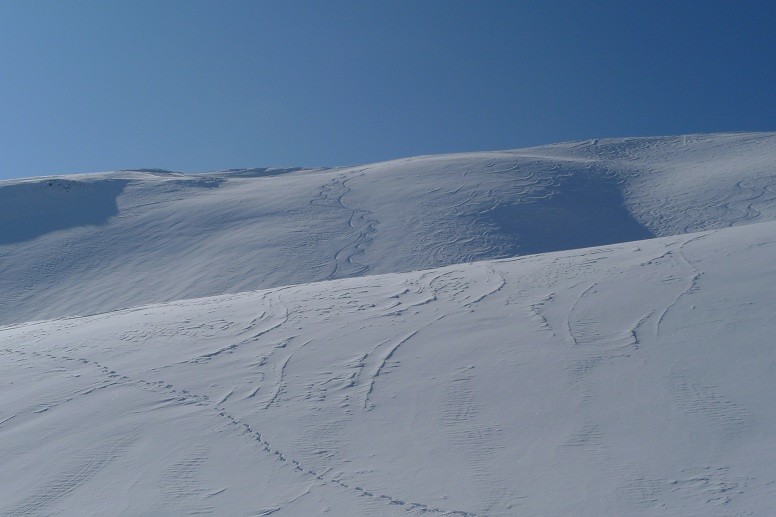 in pendi sul versante di SE, verso la Skihaus