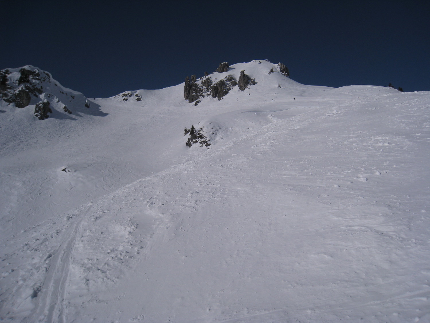 skieurs sur la traversée du col du Foron au col de Chalune