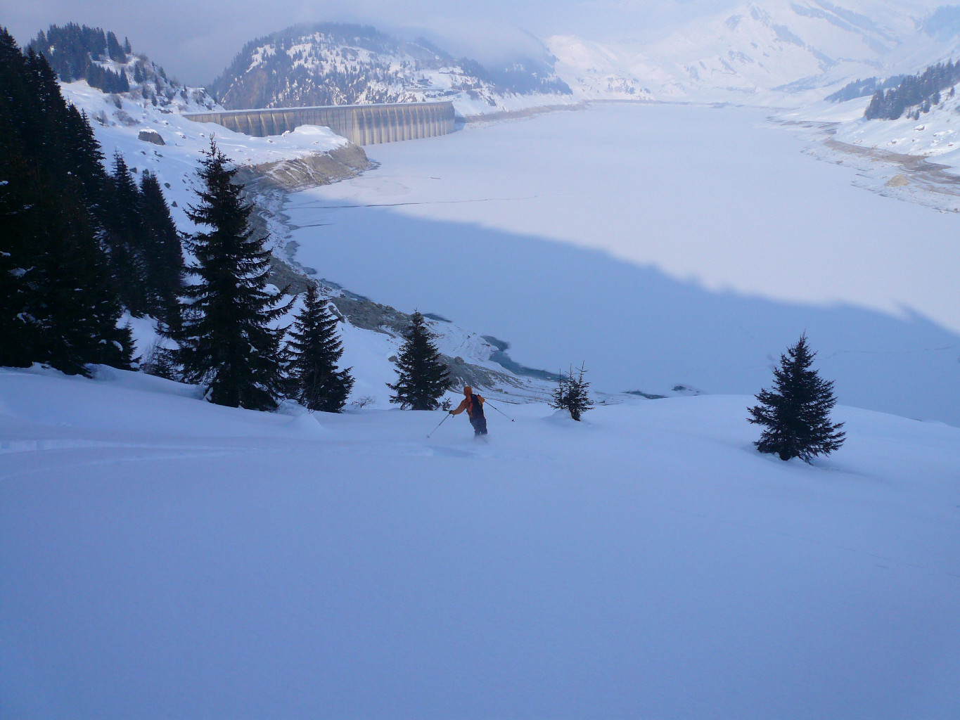 Roche Parstire versant N: "poudre facile" jusqu'au lac.