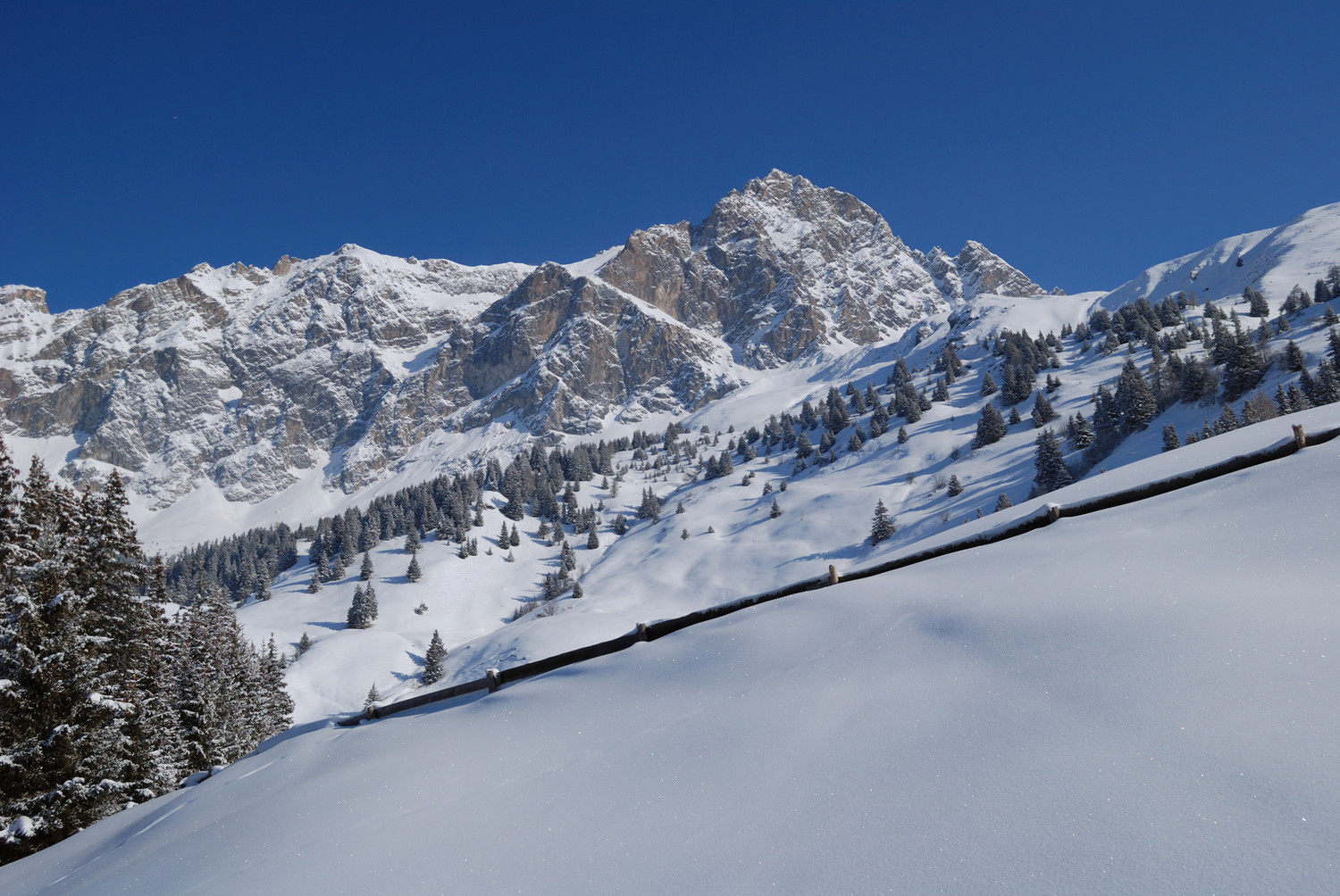 ll versante S del Piz Mitgel 3159m durante la salita al Tgant Son Martegn 2550m