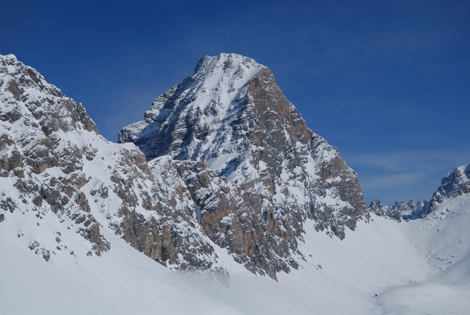 L'estetico Corn da Tinizong 3172m versante SW dalla cima del Tgant Son Martegn 2550m