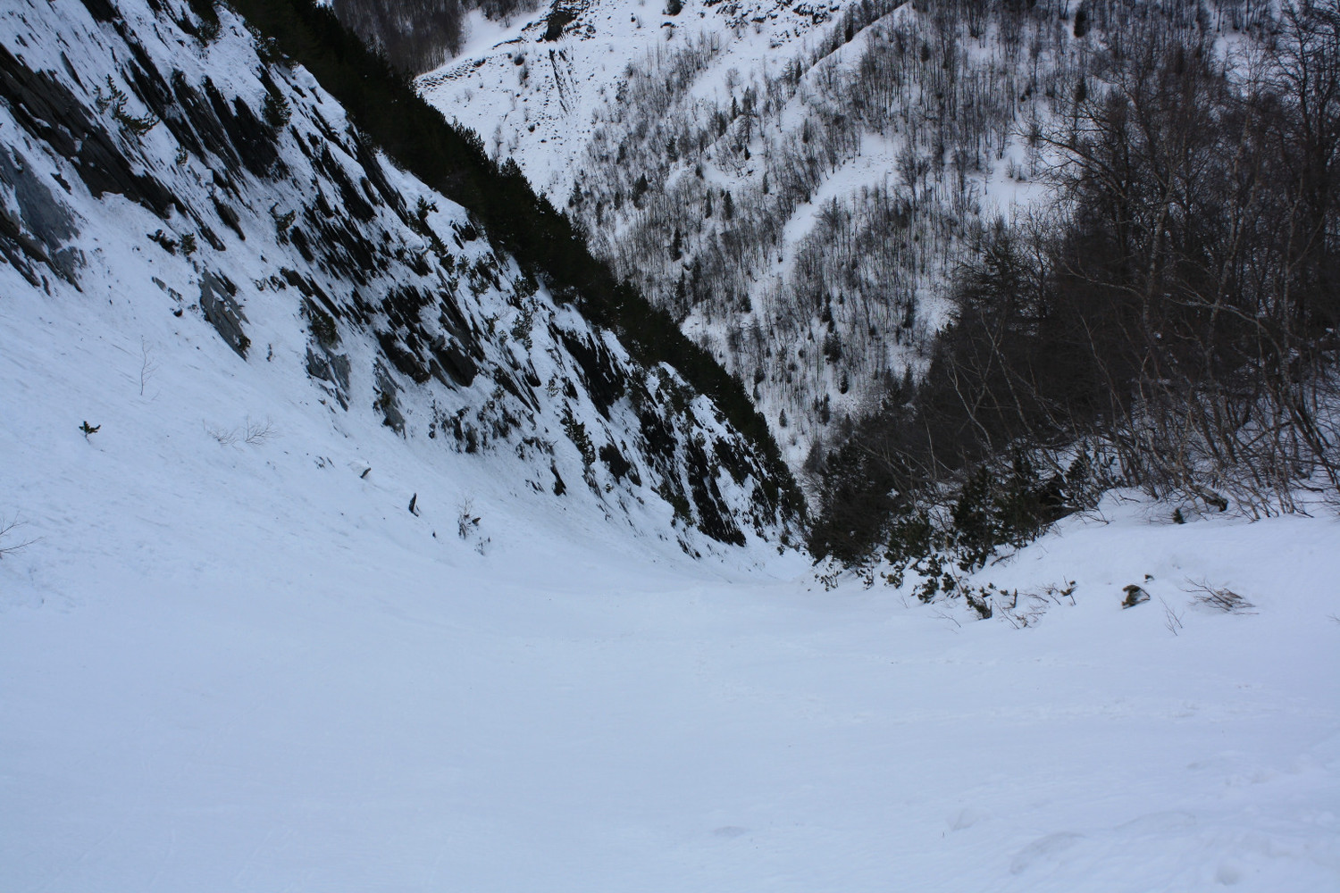 Vers l'aval, depuis le milieu du couloir NE