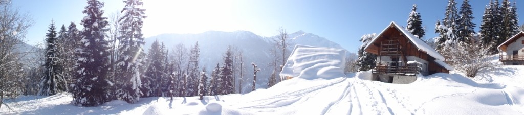 Chalet de Charvan avec le Mont Bella Cha dans le fond