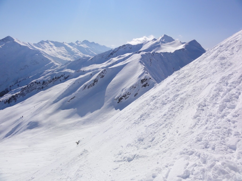 La Chaîne du Grand Arc et La Lauzière depuis le sommet de la Dent du Corbeau