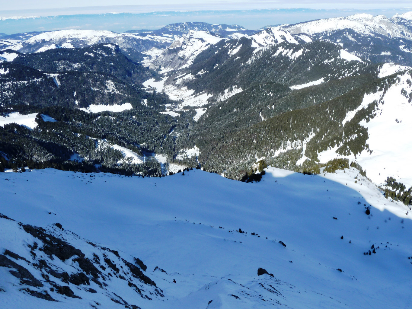 Ambiance au-dessus de la seconde étroiture: Greg en bas et le vallon de la Chèvrerie au-dessus