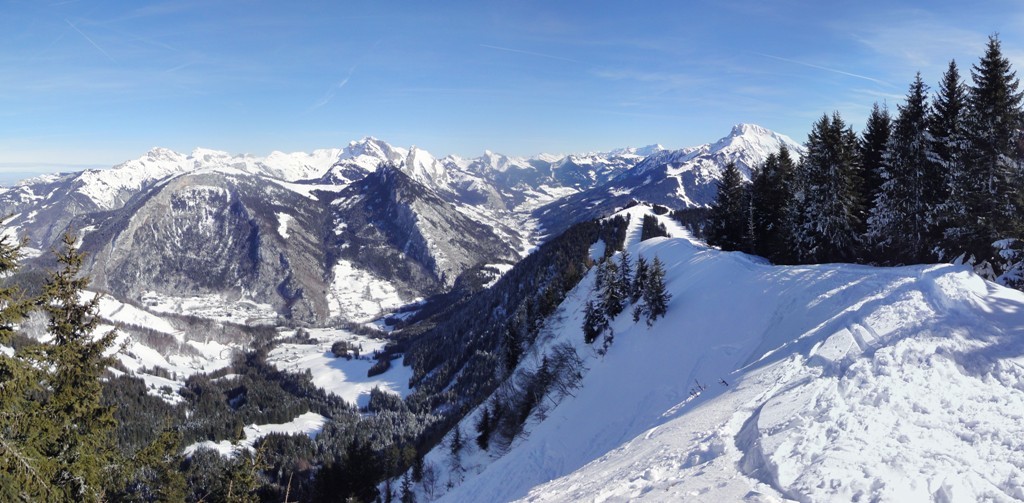 Val d'Abondance vu du sommet de la Croix de l'Ecuelle