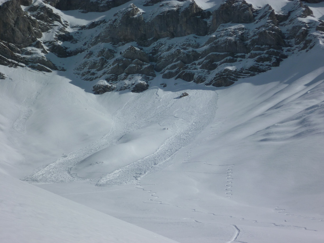 Plaque déclenchée par un skieur ?