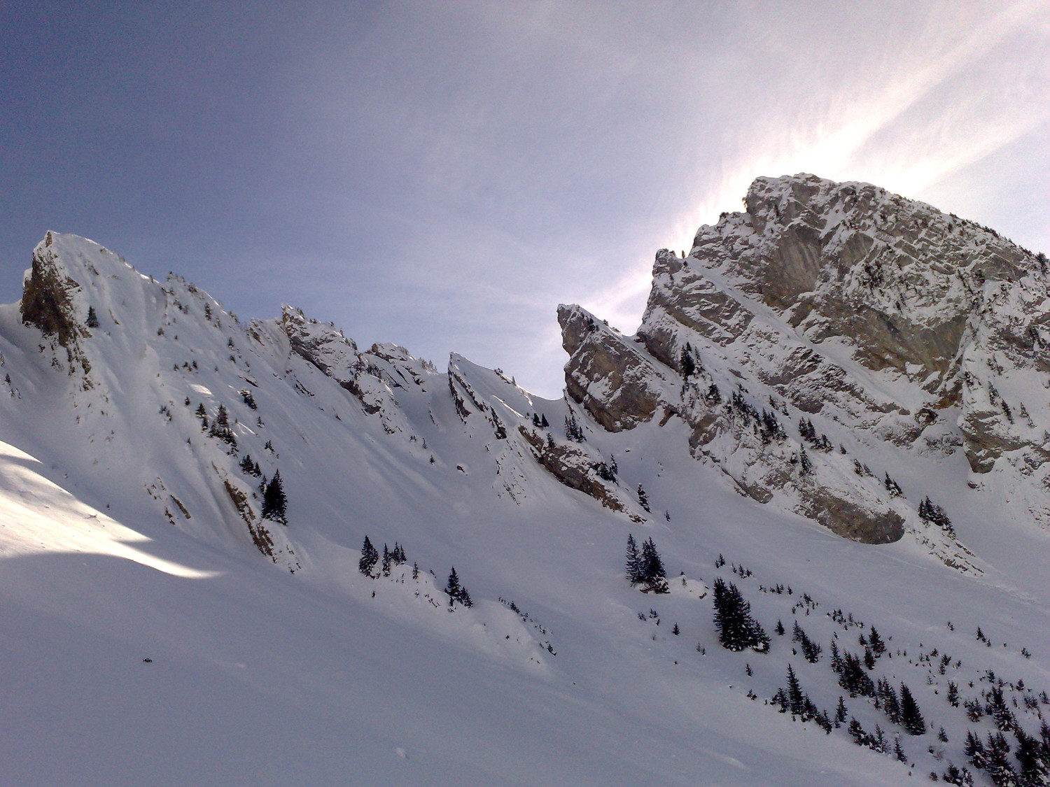 Crête rocheuse dominante la combe