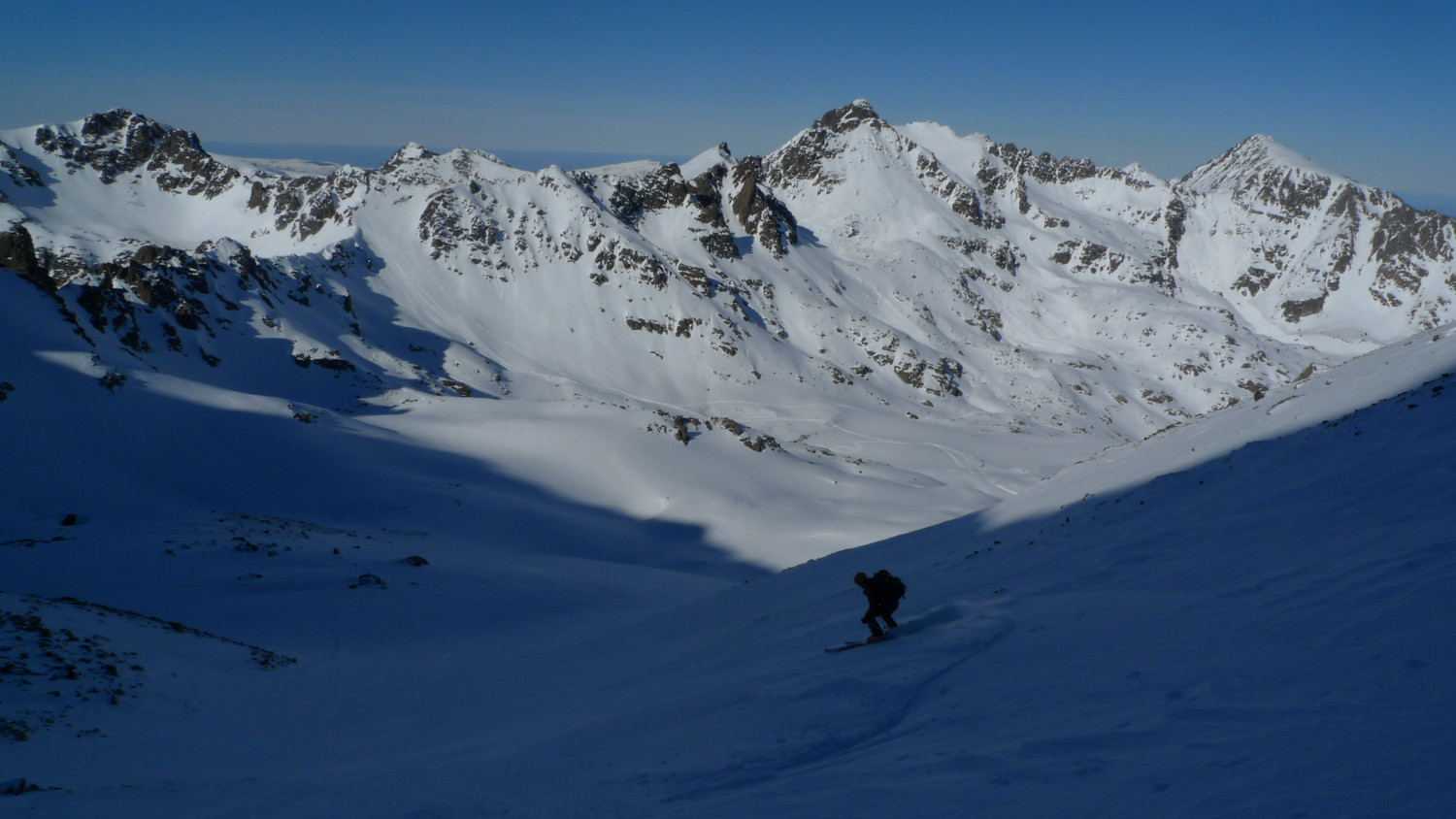 Descens a la vall de Siscar, neu pols