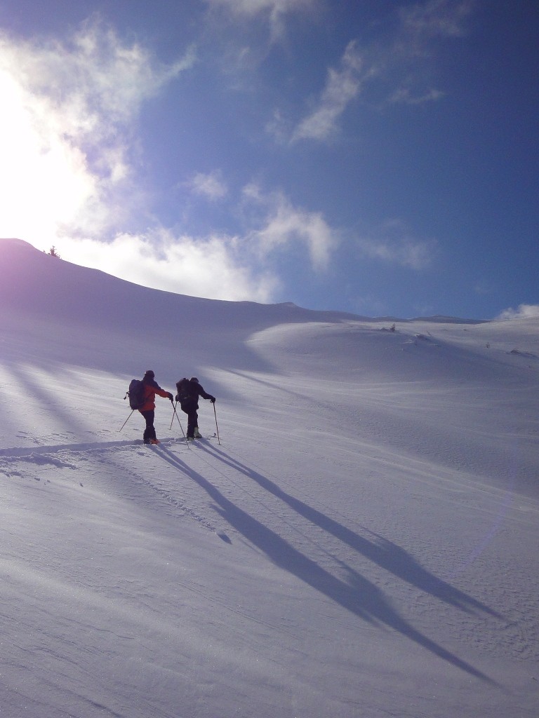 A l'approche de l'arête, les ombres s'allongent