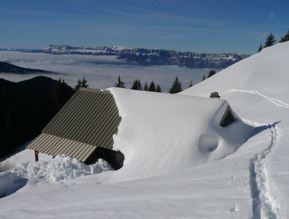 Refuge de la Pierre du Carre sous la neige