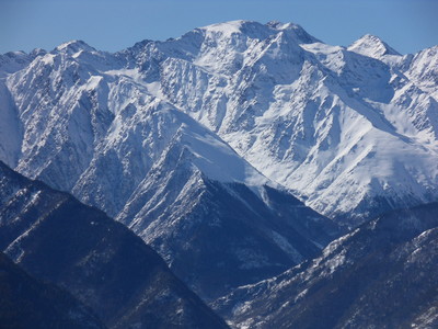 Depuis le Pla de Madame s'offre un panorama époustouflant sur les 3000 ariégeois : Pic du Moncalm, Pic d'Estats, Pic du Port de Sullo, Pic Verdaguer Depuis le Pla de Madame s'offre un panorama époustouflant sur les 3000 ariégeois : Pic du Moncalm, Pic d'Estats, Pic du Port de Sullo, Pic Verdaguer