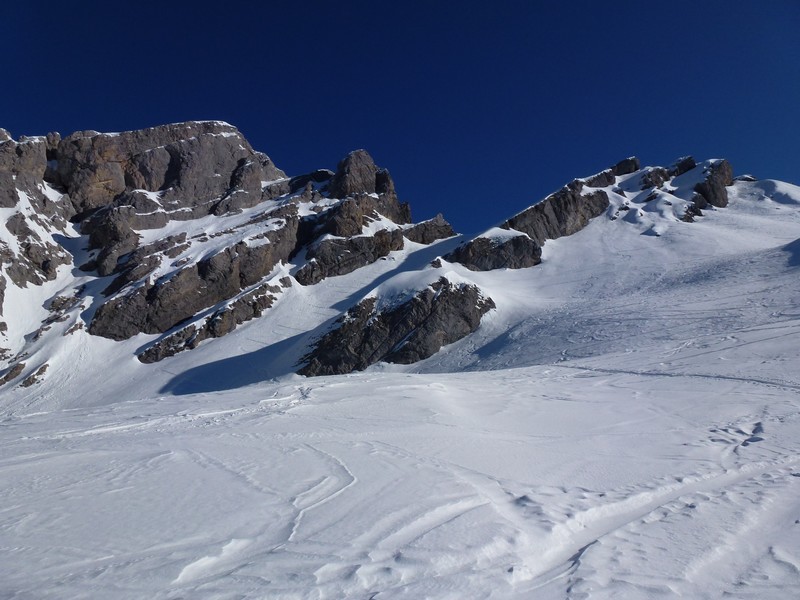 Au centre, le couloir d'accès au col 2309m