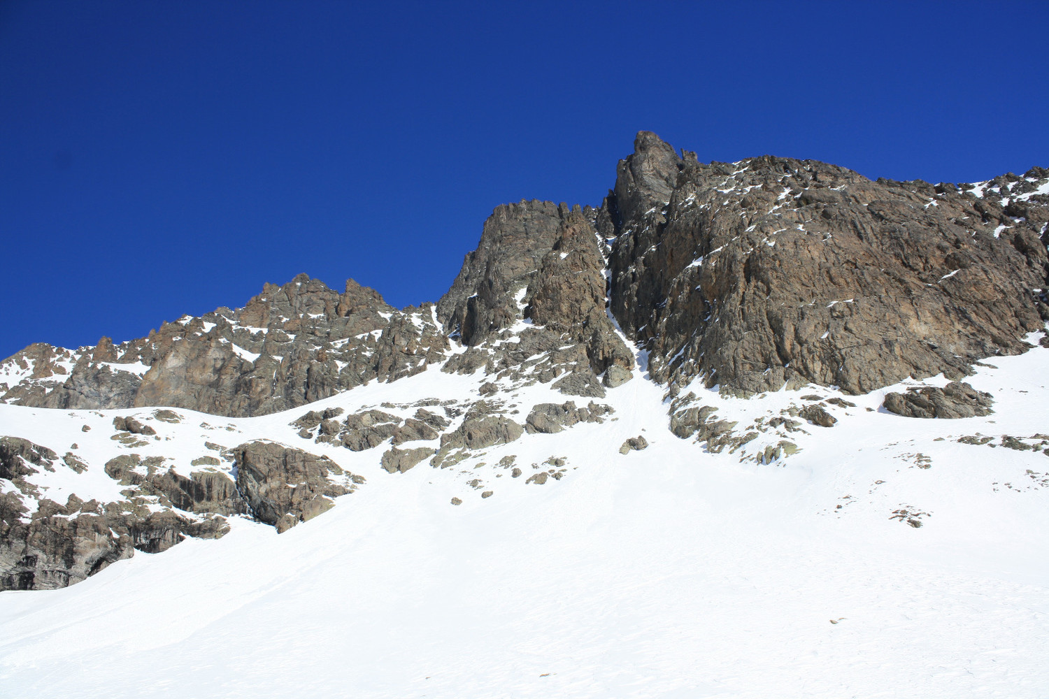 Arrivée sous le versant S de la Roche de la Gardette : l'objectif se dévoile