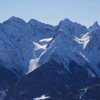 Dal Muot da l'Om 2512m, il Piz Zuort 3118m e Pisoc 3173m e l'aguzzo Piz Plavna Dadora 2981m