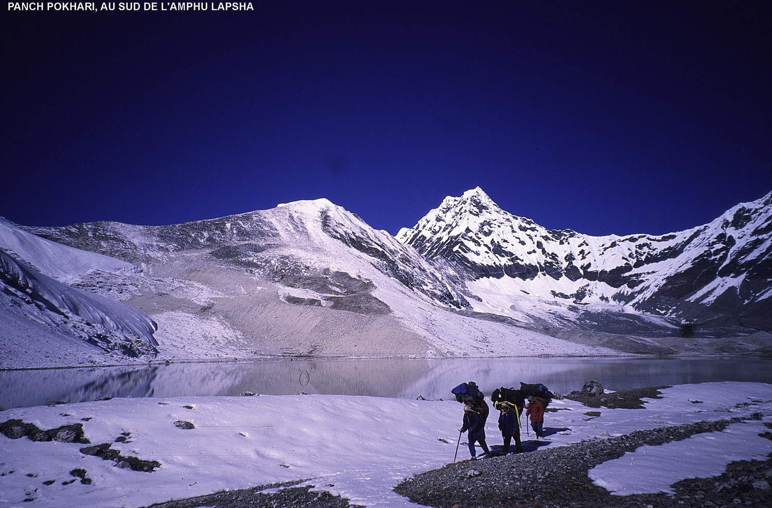 Panch Pokari (5400m), au sud de l'Amphu Lapsha