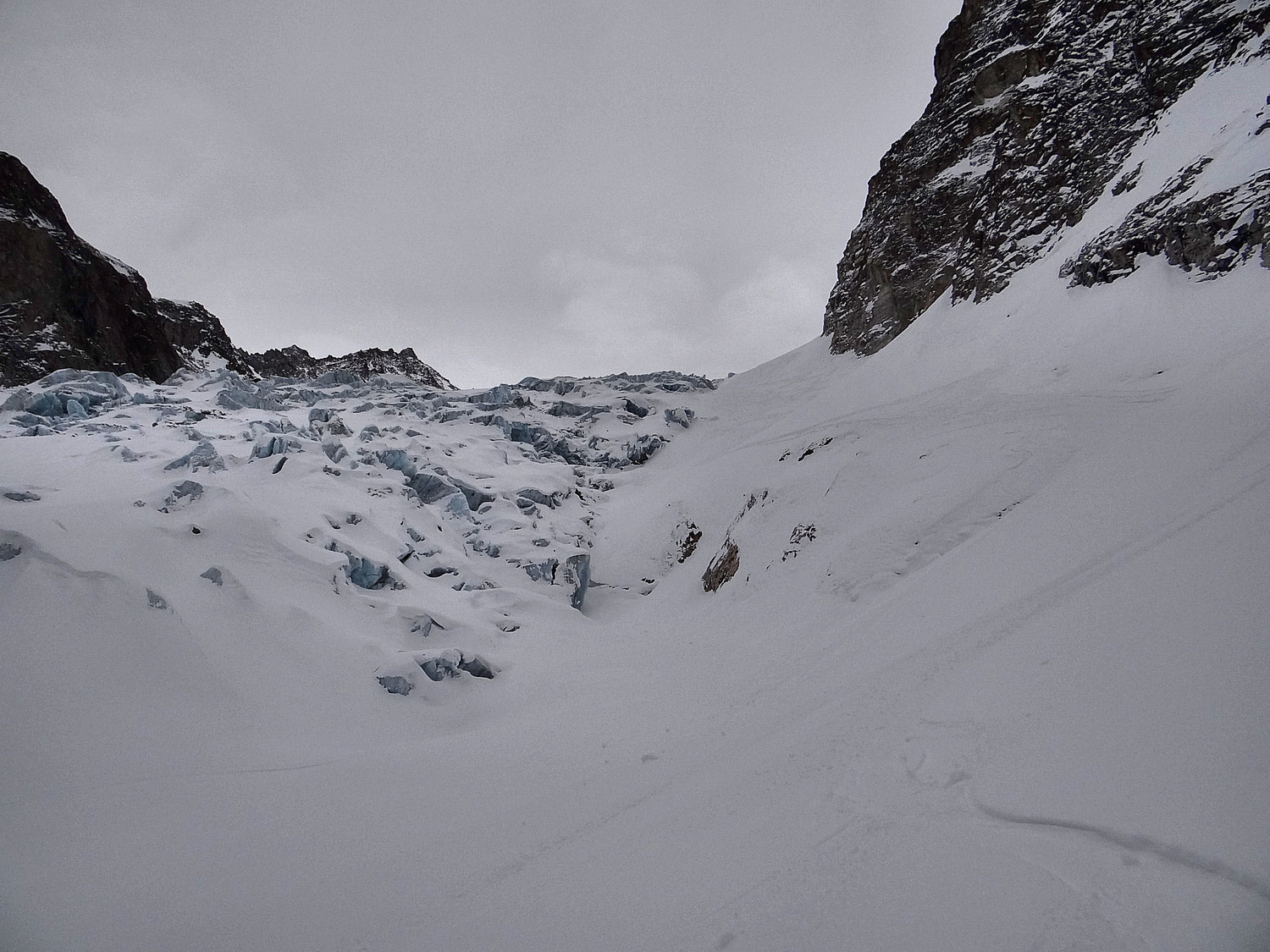 Le passage des séracs du glacier de Saleina