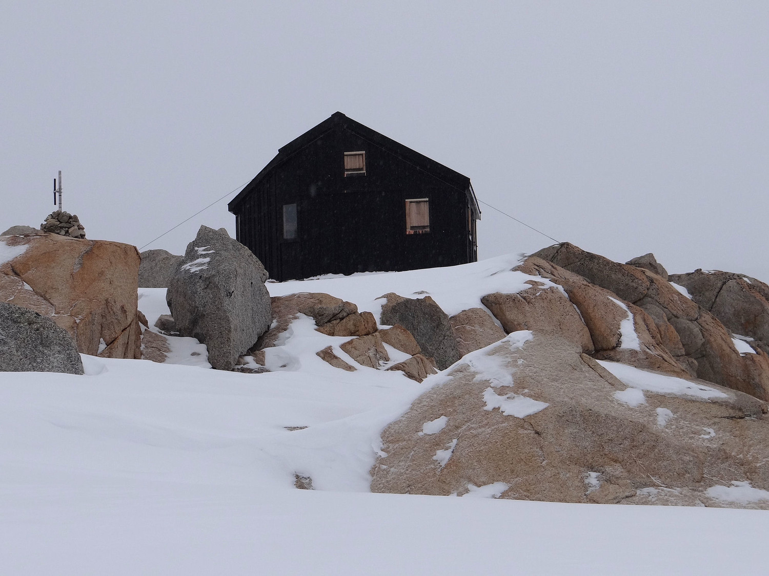 le bivouac de l'Envers des Dorées, côté envers.