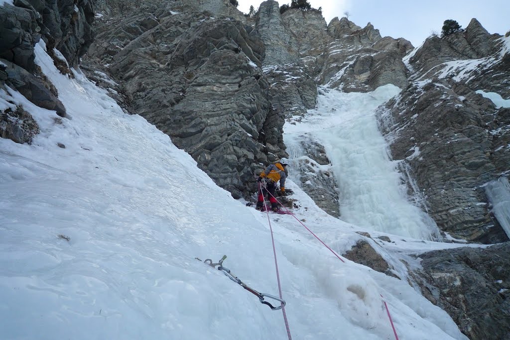 Vercors - Pas de l'Aiguille - R2: David est à l'abri des pavés qui nous tombent dessus depuis deux heures