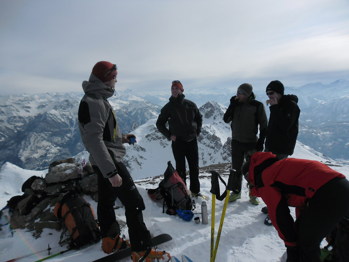 Ravitaillement au sommet.