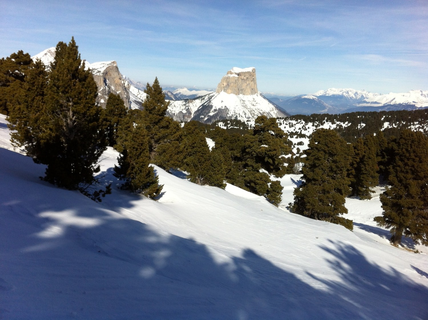 Vue sur le Mont Aiguille, entre Essaure et Chamailloux