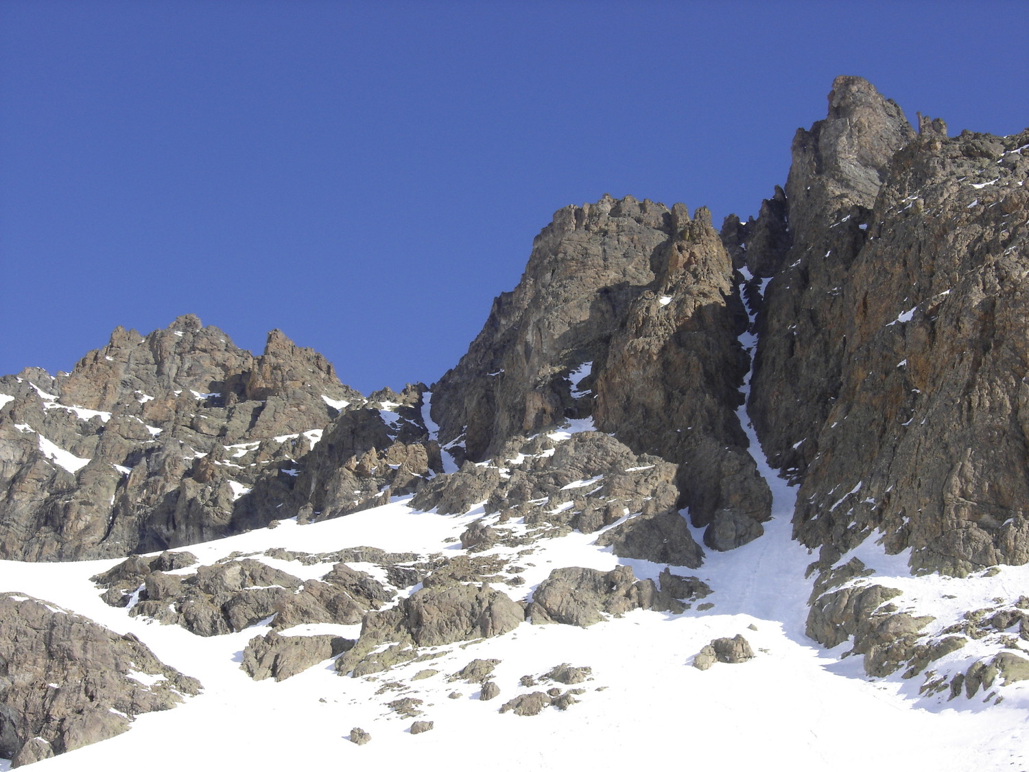 Au pied du verrou d'accès, couloir en vue