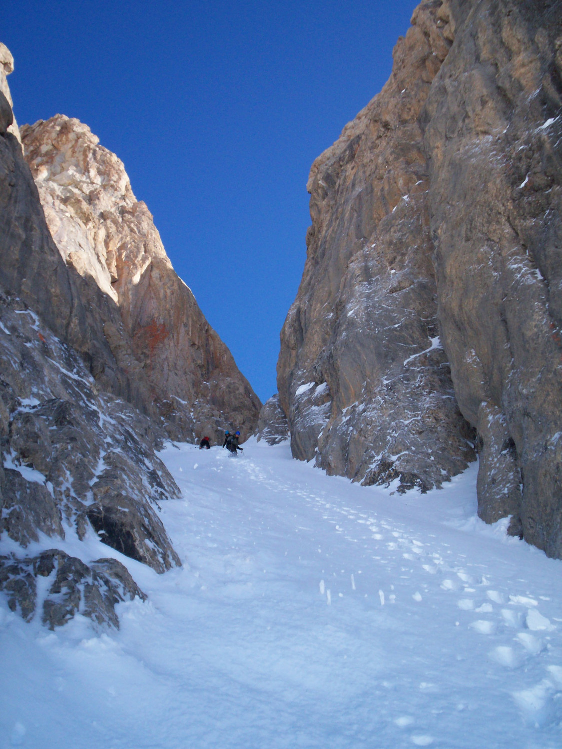 Dans le couloir.