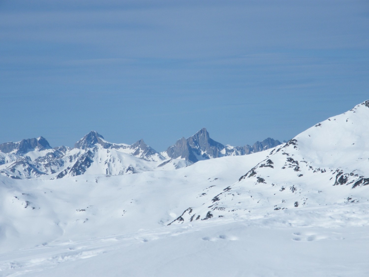 Au centre les Aiguilles d'Ansabère