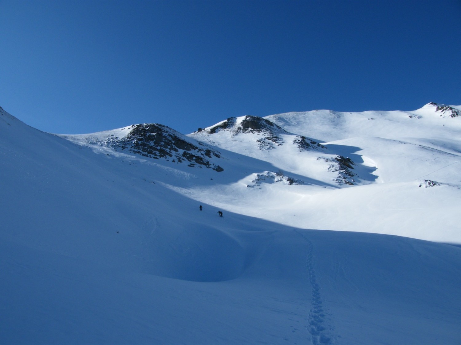 La montée au col, le sommet au fond
