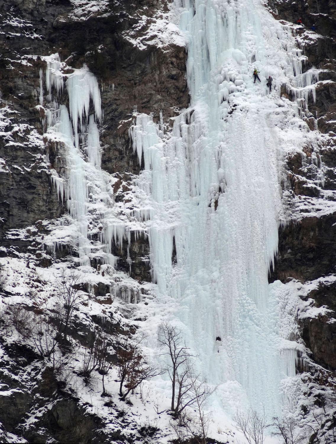 Cascade Hermillon : cordée aperçue la veille lors d'un repérage